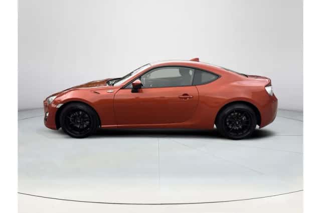 Toyota GT86 (2016) thumbnail 2