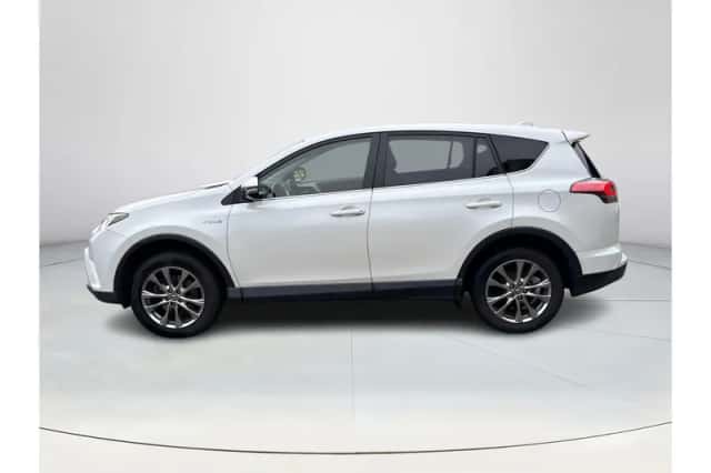 Toyota RAV4 (2016) thumbnail 2