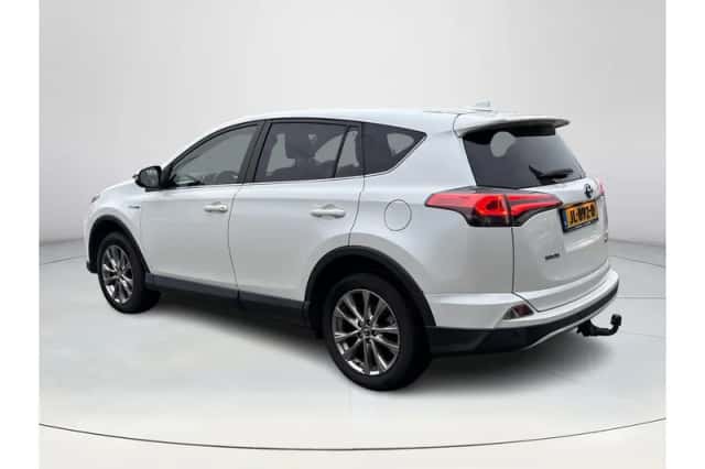Toyota RAV4 (2016) thumbnail 3