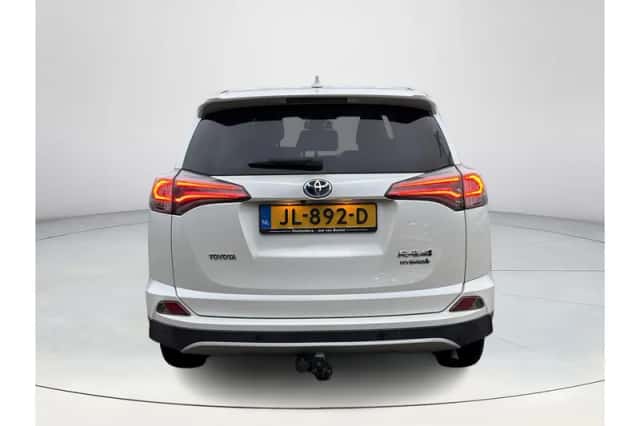 Toyota RAV4 (2016) thumbnail 5