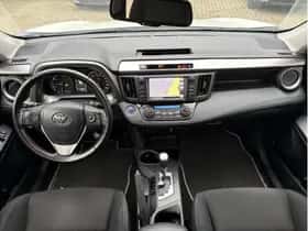 Toyota RAV4 (2016) thumbnail 6