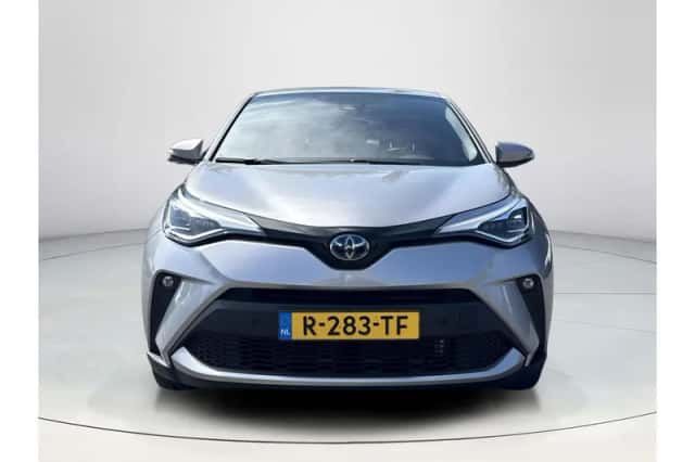 Toyota C-HR (2022) thumbnail 3