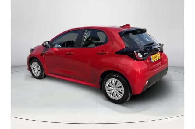 Toyota Yaris (2022) thumbnail 3