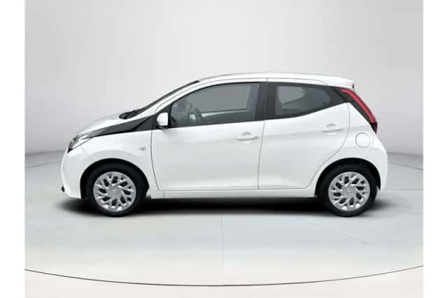 Toyota Aygo (2021) thumbnail 2