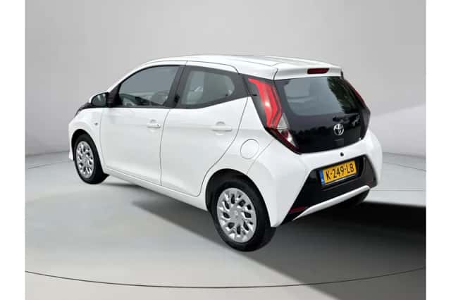Toyota Aygo (2021) thumbnail 3