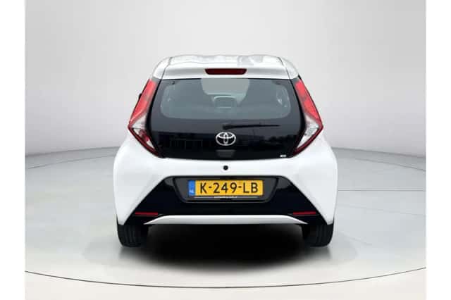 Toyota Aygo (2021) thumbnail 4