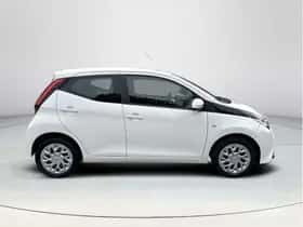 Toyota Aygo (2021) thumbnail 6