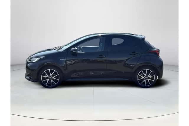 Toyota Yaris (2021) thumbnail 2
