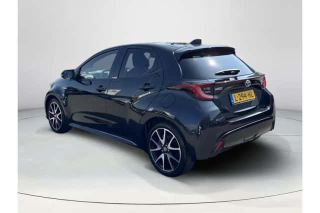 Toyota Yaris (2021) thumbnail 3