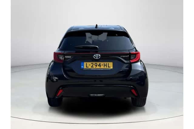 Toyota Yaris (2021) thumbnail 4