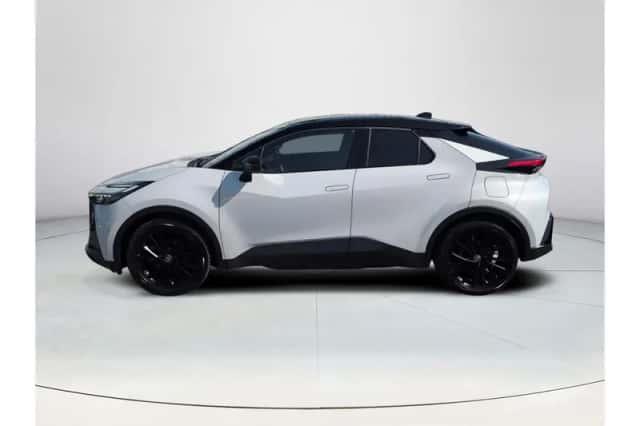 Toyota C-HR (2025) thumbnail 2