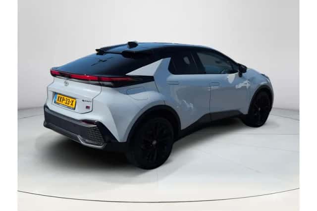 Toyota C-HR (2025) thumbnail 5