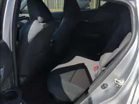 Toyota C-HR (2023) thumbnail 11