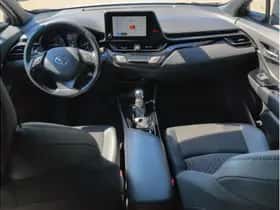 Toyota C-HR (2023) thumbnail 12