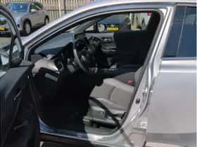 Toyota C-HR (2023) thumbnail 10