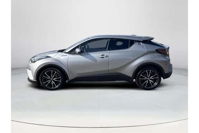 Toyota C-HR (2017) thumbnail 2