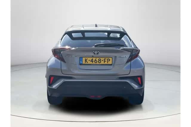 Toyota C-HR (2017) thumbnail 4