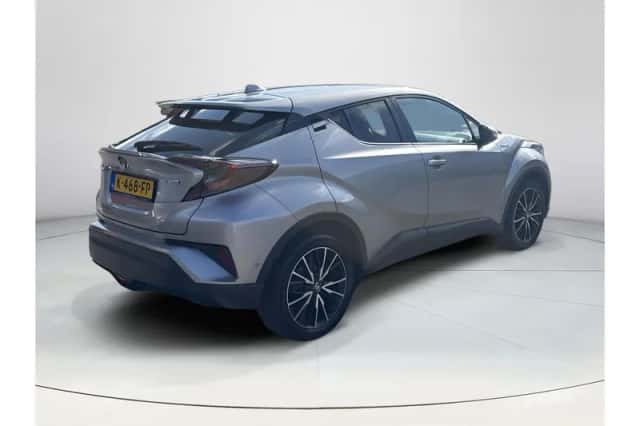 Toyota C-HR (2017) thumbnail 5