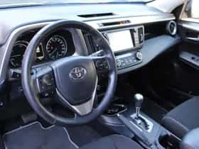 Toyota RAV4 (2018) thumbnail 16