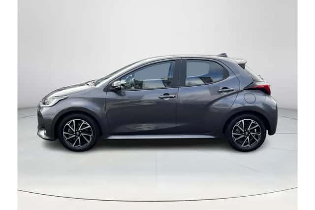 Toyota Yaris (2021) thumbnail 2
