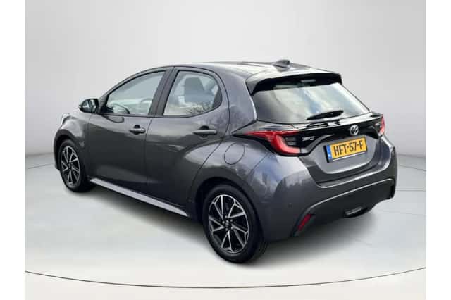 Toyota Yaris (2021) thumbnail 3