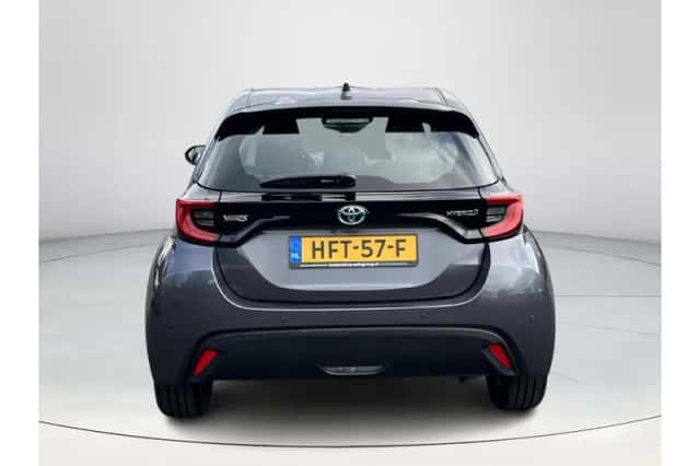Toyota Yaris (2021) thumbnail 4