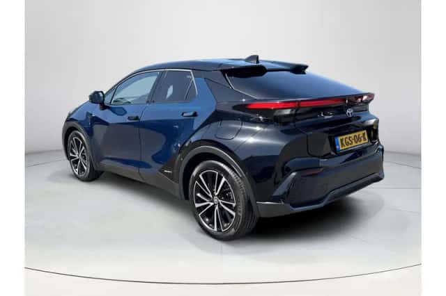 Toyota C-HR (2024) thumbnail 3