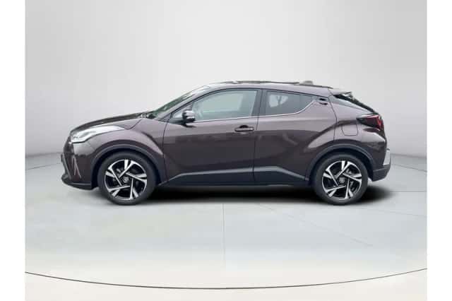 Toyota C-HR (2023) thumbnail 2