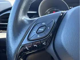Toyota C-HR (2023) thumbnail 19