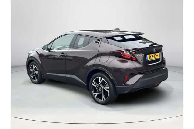 Toyota C-HR (2023) thumbnail 3