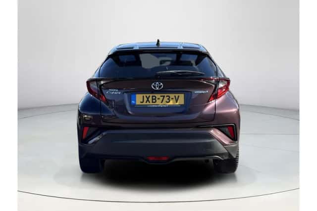 Toyota C-HR (2023) thumbnail 4