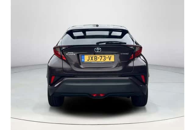 Toyota C-HR (2023) thumbnail 4