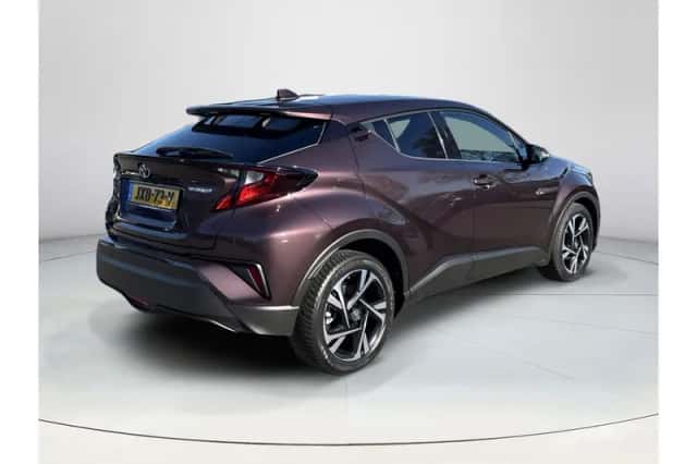 Toyota C-HR (2023) thumbnail 5