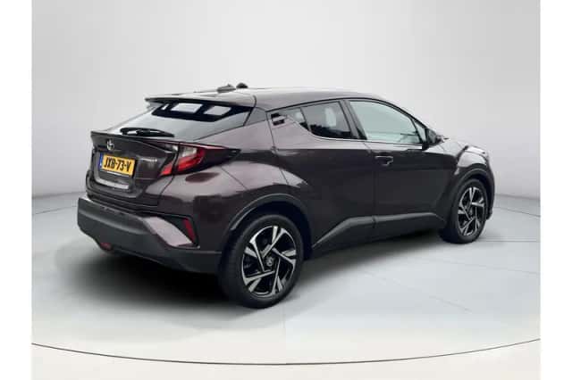Toyota C-HR (2023) thumbnail 5