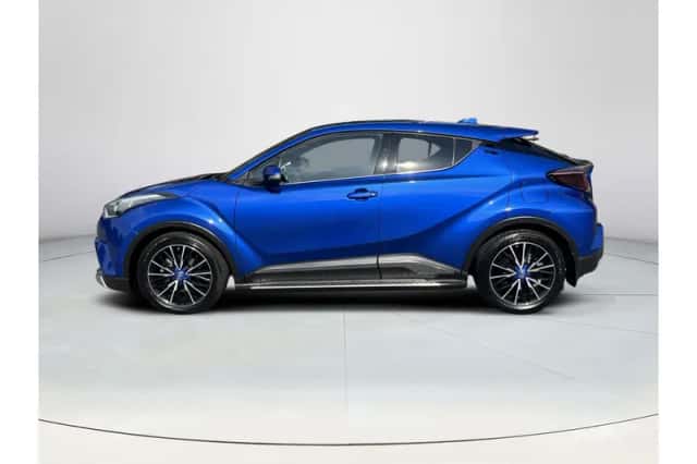Toyota C-HR (2018) thumbnail 2