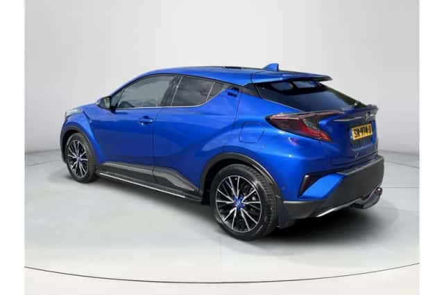 Toyota C-HR (2018) thumbnail 3