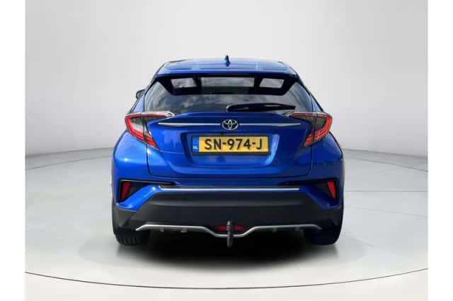Toyota C-HR (2018) thumbnail 4