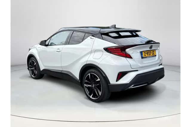 Toyota C-HR (2021) thumbnail 3
