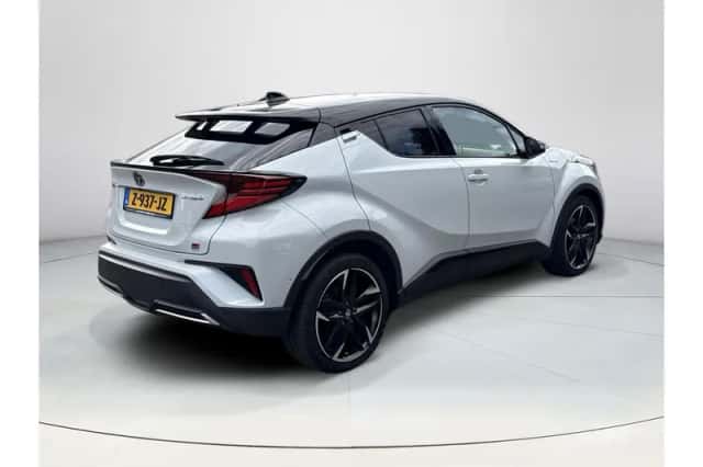 Toyota C-HR (2021) thumbnail 5