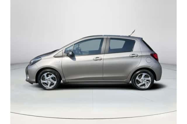 Toyota Yaris (2016) thumbnail 2