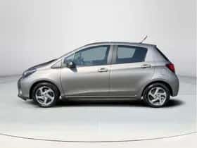 Toyota Yaris (2016) thumbnail 2