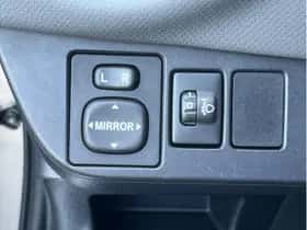 Toyota Yaris (2016) thumbnail 12