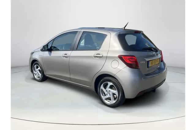 Toyota Yaris (2016) thumbnail 3