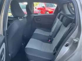 Toyota Yaris (2016) thumbnail 23