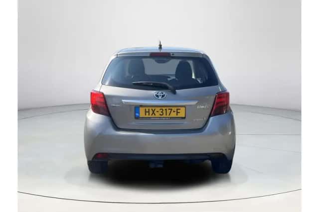 Toyota Yaris (2016) thumbnail 4