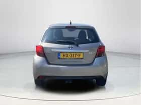 Toyota Yaris (2016) thumbnail 4