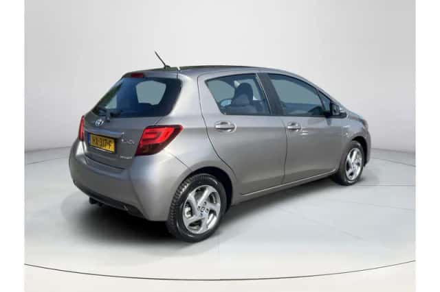 Toyota Yaris (2016) thumbnail 5