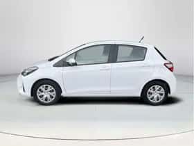 Toyota Yaris (2019) thumbnail 2