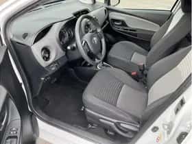 Toyota Yaris (2019) thumbnail 12