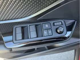 Toyota C-HR (2023) thumbnail 16